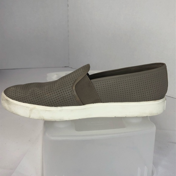 Vince Blair Perforated Leather Sneakers Size 9M - Picture 5 of 10